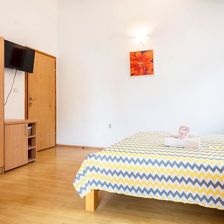 נאום Apartments In חדר תמונה