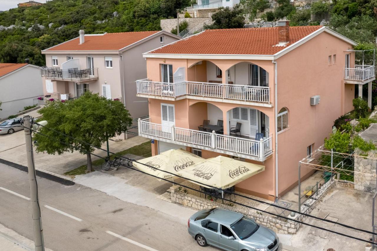 נאום Apartments In חדר תמונה