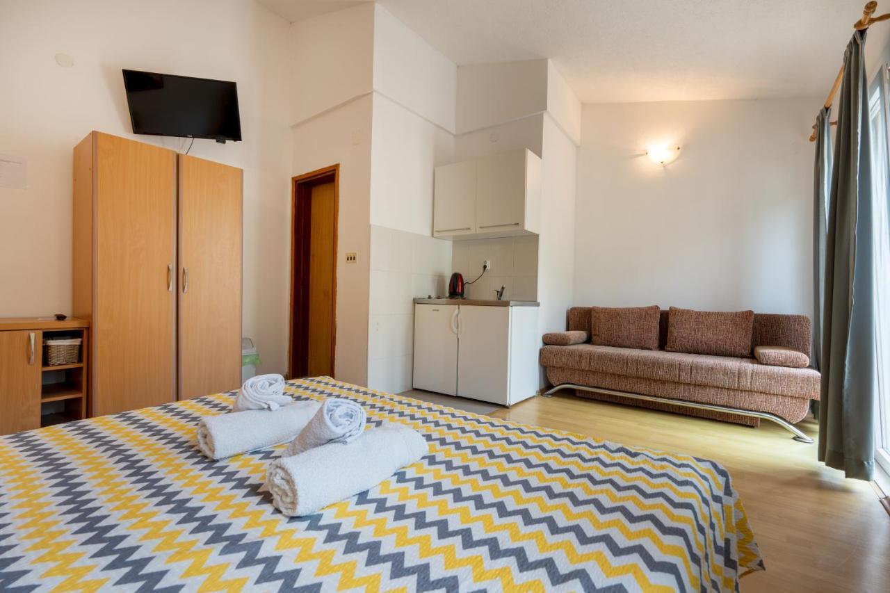 נאום Apartments In חדר תמונה