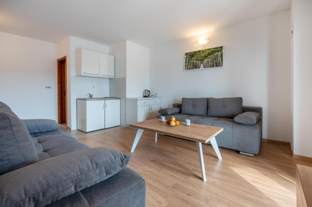 נאום Apartments In חדר תמונה