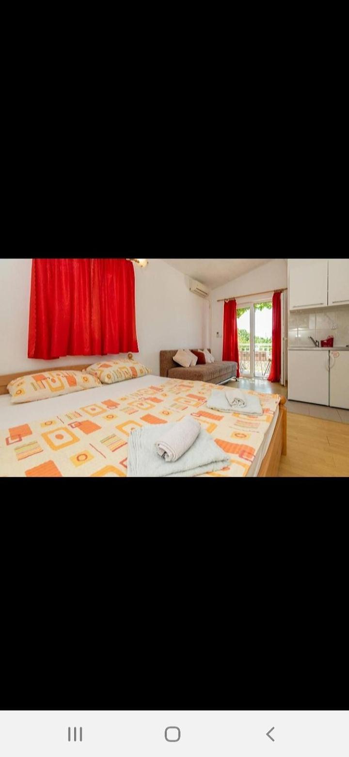 נאום Apartments In חדר תמונה