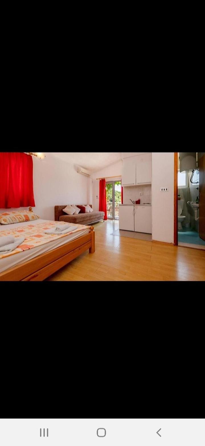 נאום Apartments In חדר תמונה